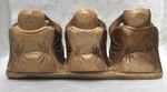 Allégorie des 3 singes par des statues de Bouddha en bois sculpté
