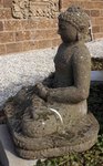 Grande sculpture de Bouddha en pierre de lave naturelle