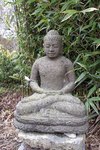 grande sculpture de Bouddha en pierre de lave