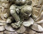 Grande statue de Ganesh ciselée finement dans du bois de crocodile