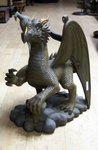 grande figurine de dragon en bois peint