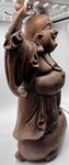 Statue de Bouddha rieur en bois les mains levées