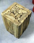 tabouret en bois et écorce de bois de teck