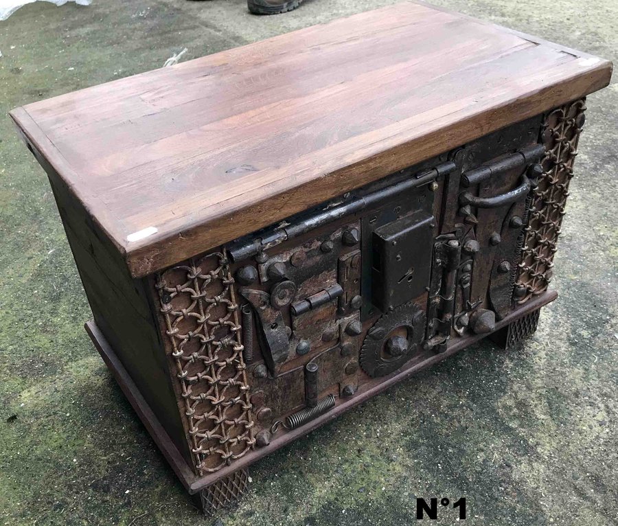 Ancien coffre de rangement en bois - Malle en bois