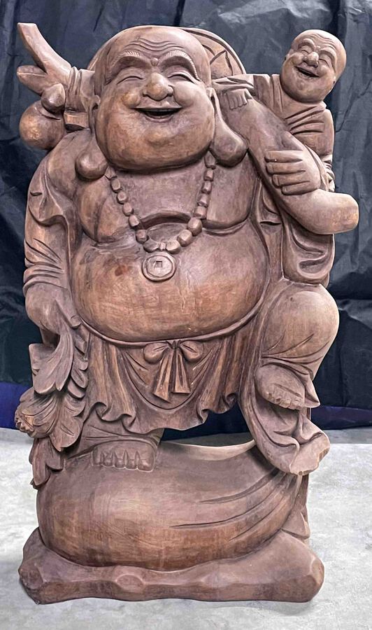 Bouddha rieur avec enfant en bois de suar - H: 61 cm