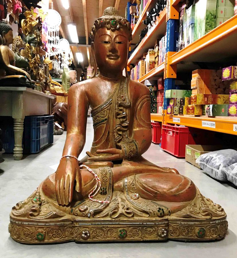 boudha en bois sculpté