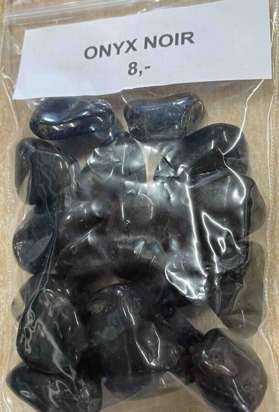 Onyx noir en pierre roul&eacute;e par lot au poids