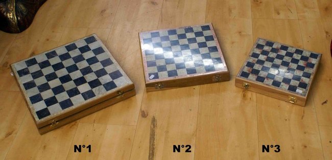 jeu d'échec en bois et roche de stéatite