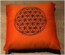 coussin de méditation avec fleur de vie