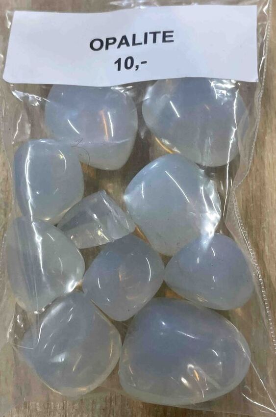 Opaline en pierre roul&eacute;e au poids