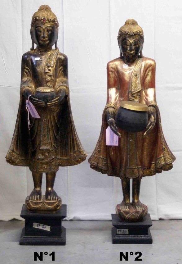Petite statue de Bouddha debout en bois avec un pot à offrande