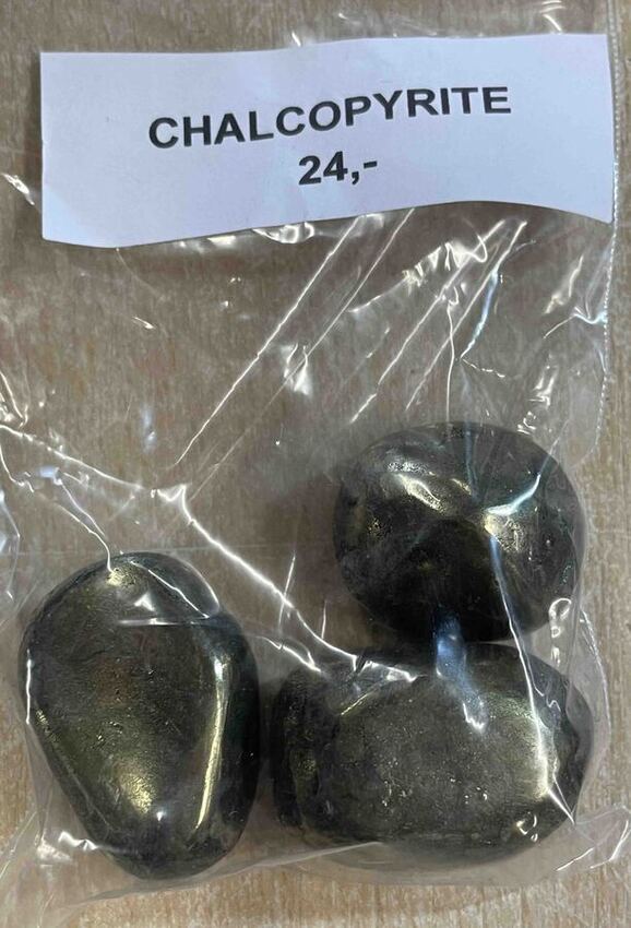 Chalcopyrite en pierre roul&eacute;e au poids