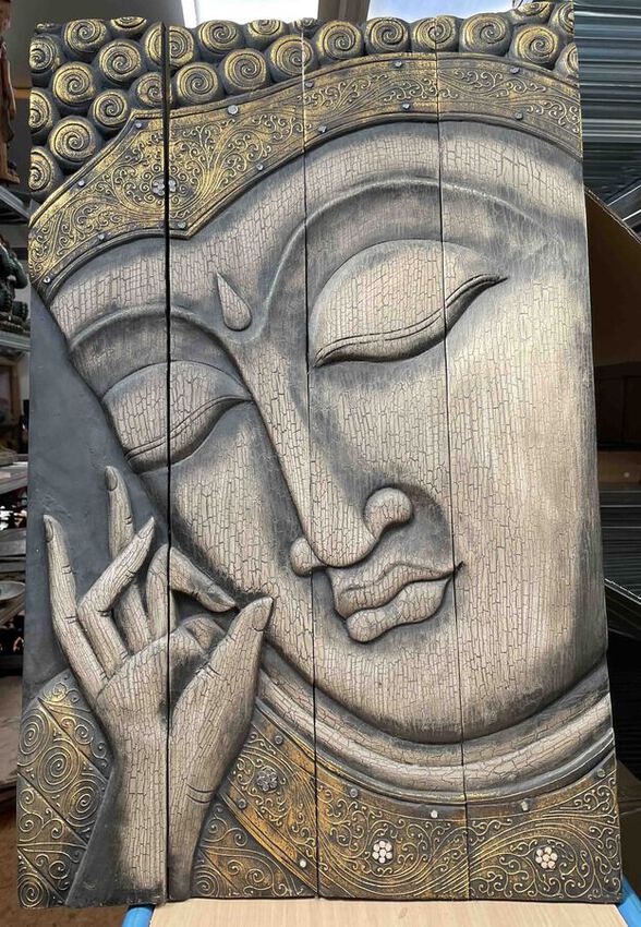 Cadre paravent en bois sculpté et peint d'une tête de Bouddha