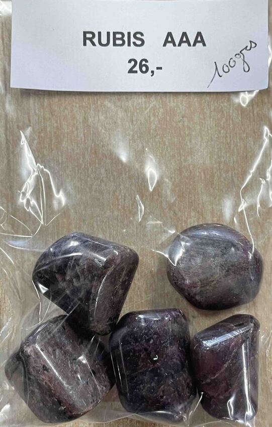 Rubis en pierre roul&eacute;e au poids