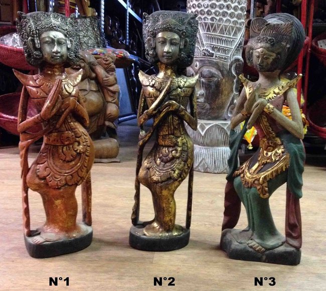 statue de déesse de bali avec un masque en étain