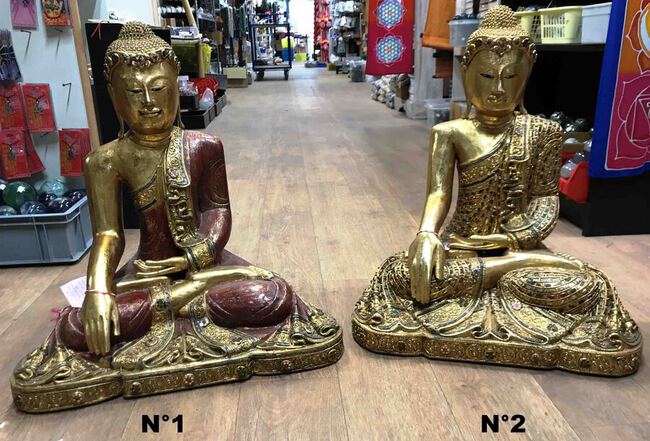 Grande statue de Bouddha assis en bois dor&eacute;