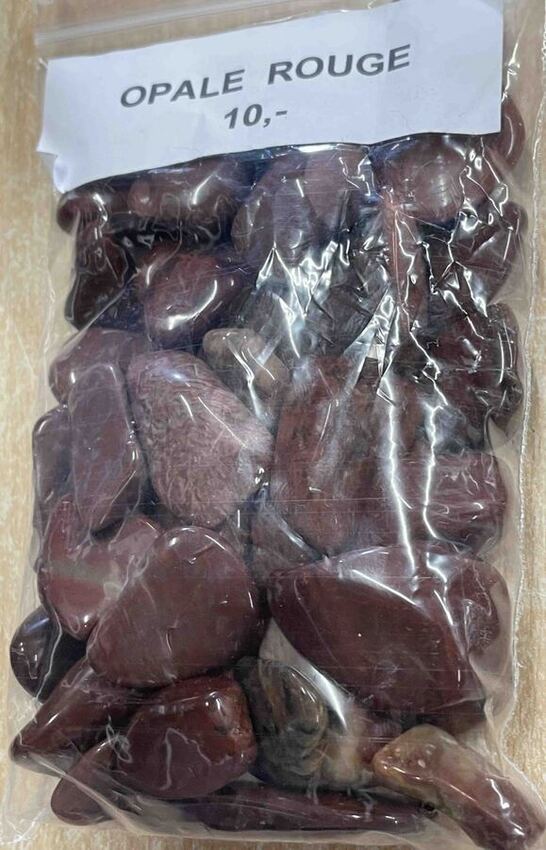 Opale rouge en pierre roul&eacute;e au poids