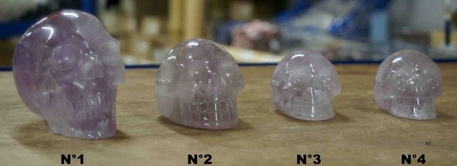 crâne en améthyste sculptée