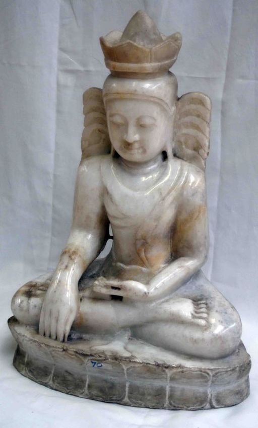 Ancienne statue de Bouddha assis sur une fleur de lotus en marbre blanc dor&eacute; &agrave; l'or fin