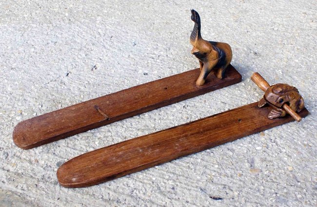 porte encens &eacute;l&eacute;phant et grenouille en bois
