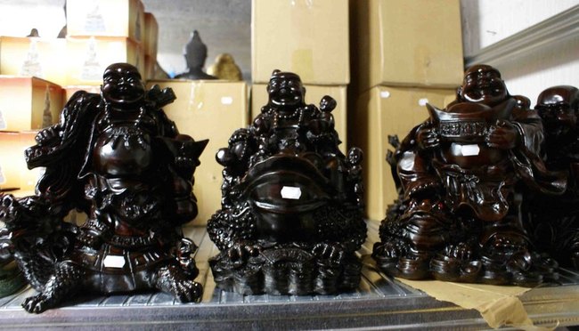 grande figurine de Bouddha en r&eacute;sine
