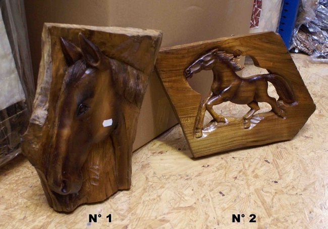 sculpture de cheval en bois, r&eacute;alis&eacute; par un artisan indon&eacute;sien