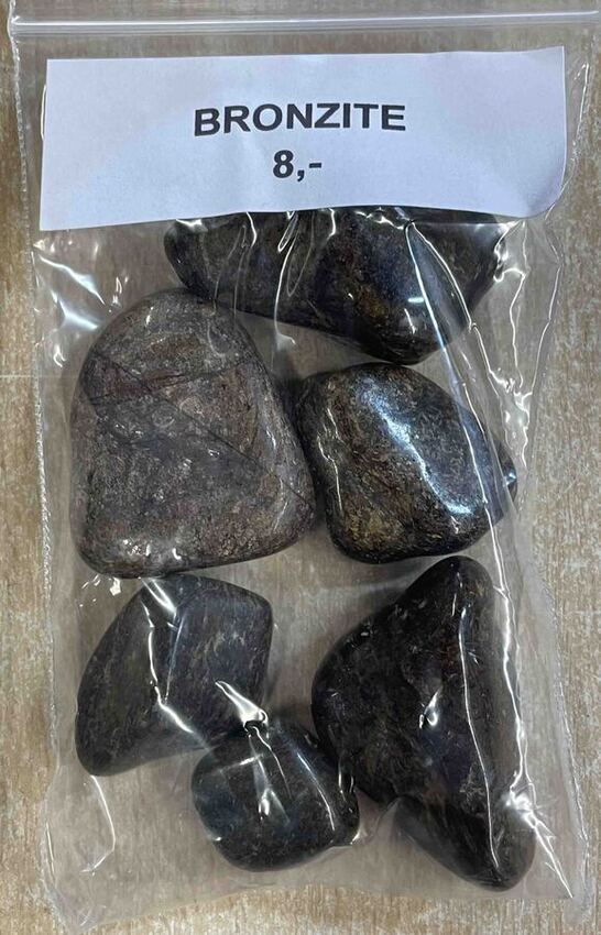 Bronzite en pierre roul&eacute;e au poids