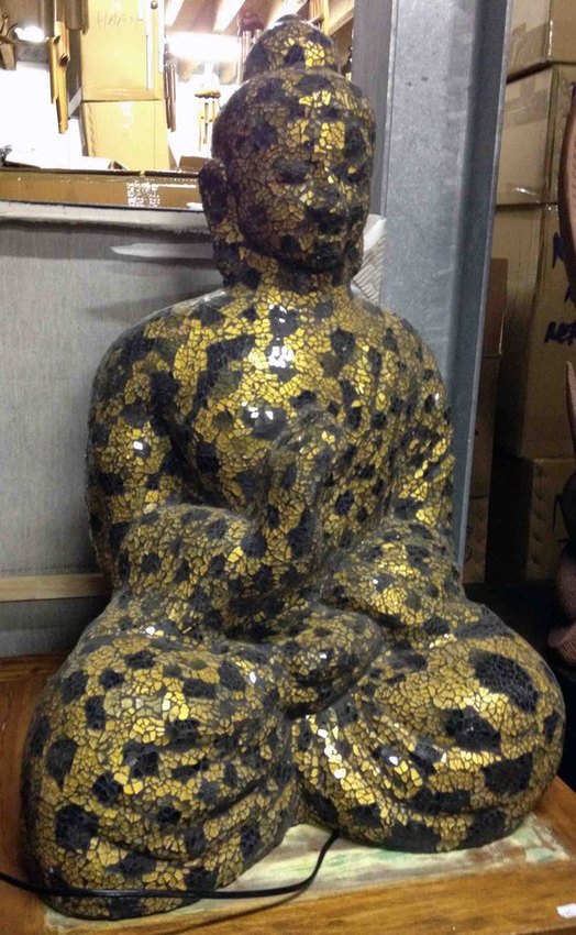 grande lampe d'ambiance &agrave; poser en forme de Bouddha assis