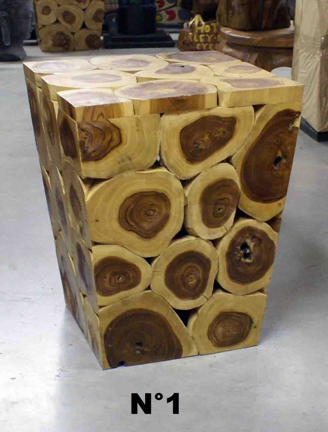 Petit tabouret en bois conique de teck et rondin