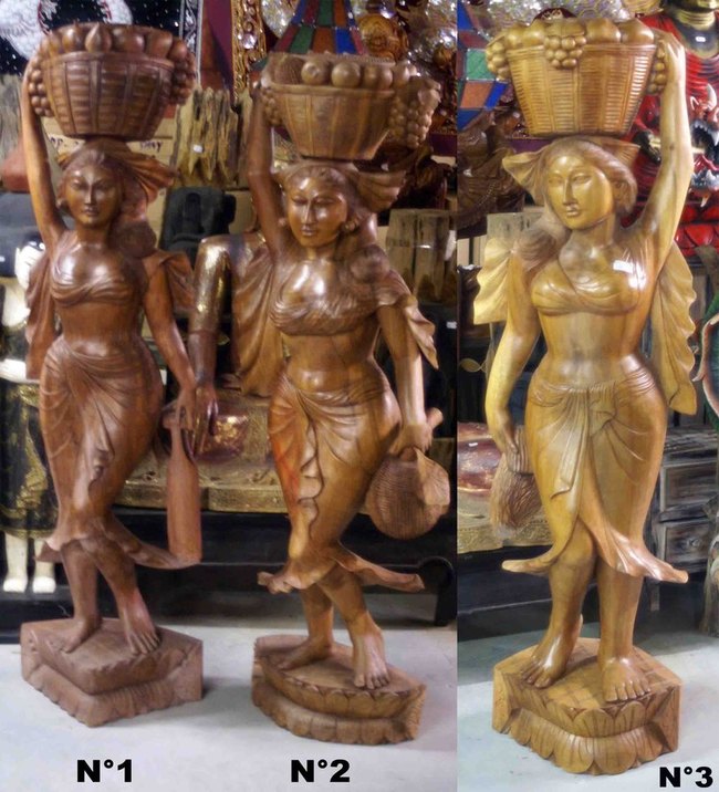 grande statue de femme en bois debout