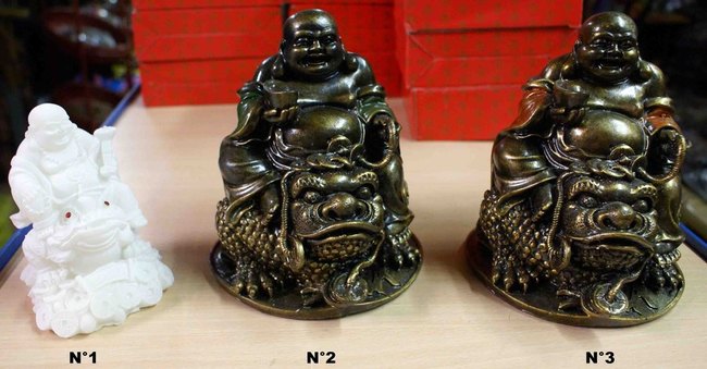 statue de bouddha sur un crapaud &agrave; 3 pattes, feng shui