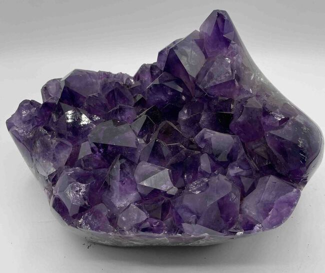 Petite g&eacute;ode d'am&eacute;thyste plate du Br&eacute;sil