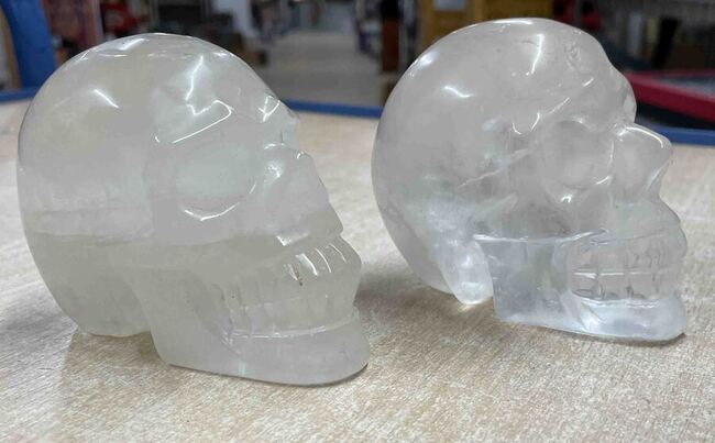 Petit crane en cristal de roche du Br&eacute;sil