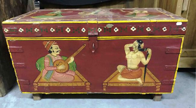 Petit coffre ou malle de rangement en bois peint