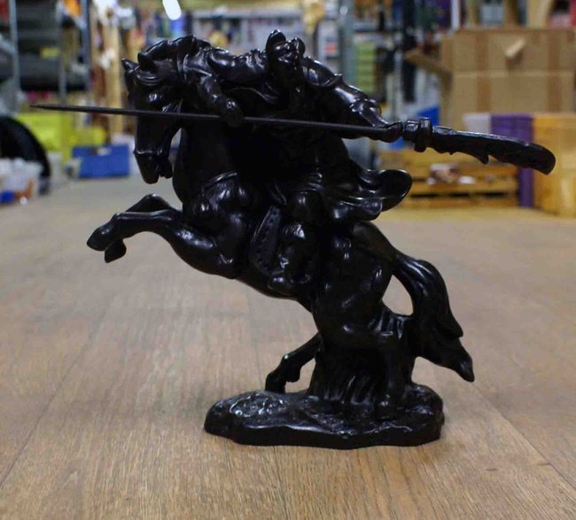 statuette d'un sage chinois sur un cheval