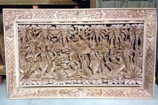 grand cadre sculpté d'une scène de sita et rama
