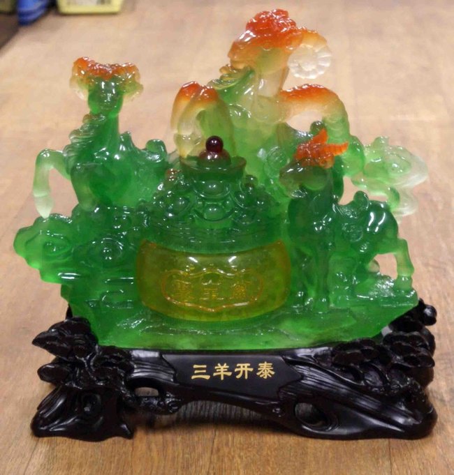 grande statue de ch&egrave;vre chinoise en r&eacute;sine