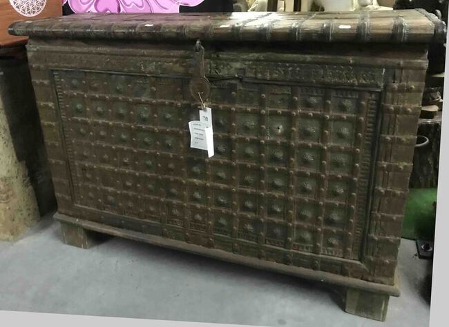 Grand coffre ou malle en bois