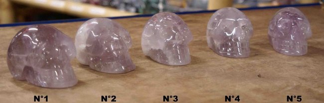 petit cr&acirc;ne en pierre d'am&eacute;thyste