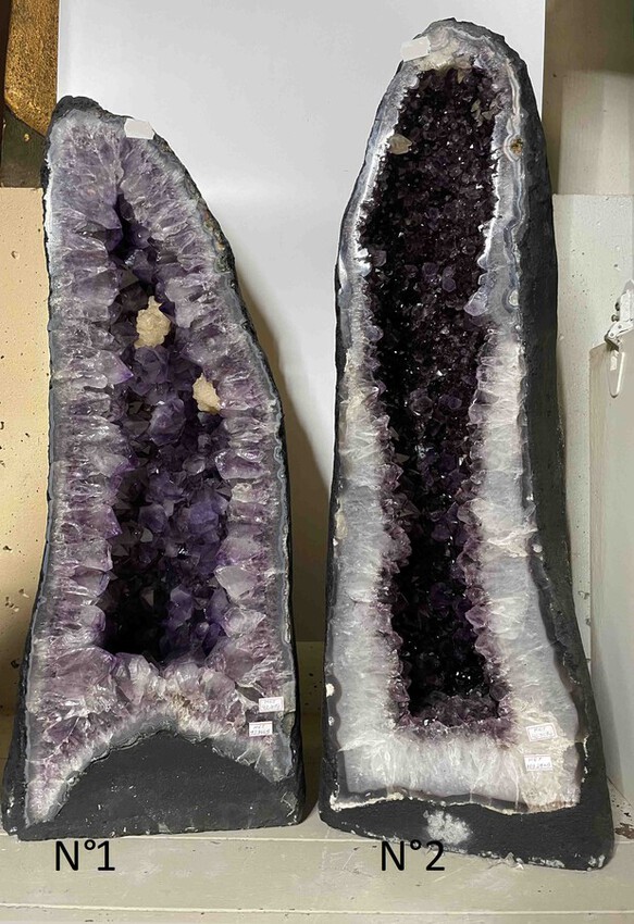 Grande g&eacute;ode creuse d'am&eacute;thyste du Br&eacute;sil