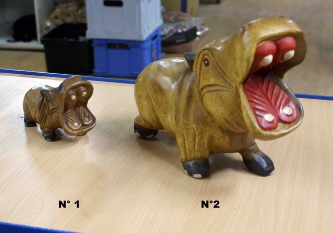 statue de hippopotame en bois peint