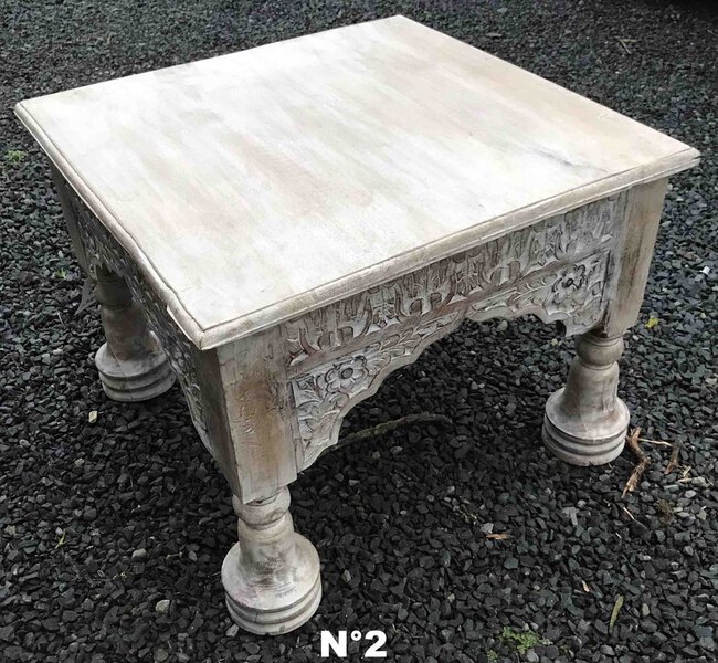 Petite table basse de salon en bois