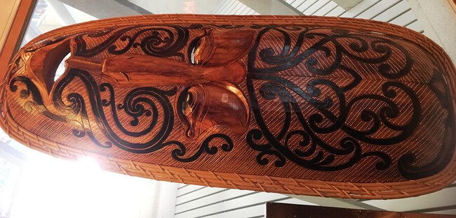 grand masque en bois Indon&eacute;sien pour d&eacute;coration murale