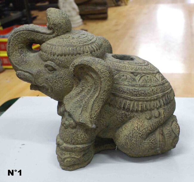 Pied de parasol &eacute;l&eacute;phant en pierre de lave