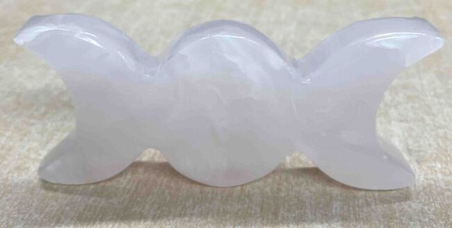 Triple lune en quartz rose ou triple d&eacute;esse