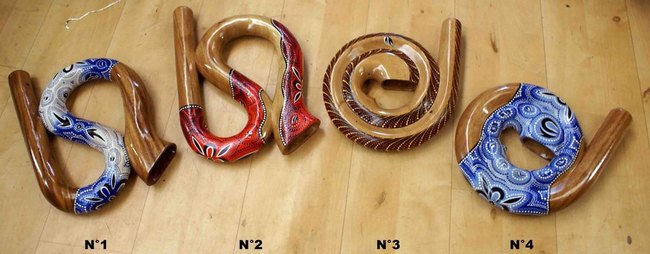 didgeridoo en bois de teck peint