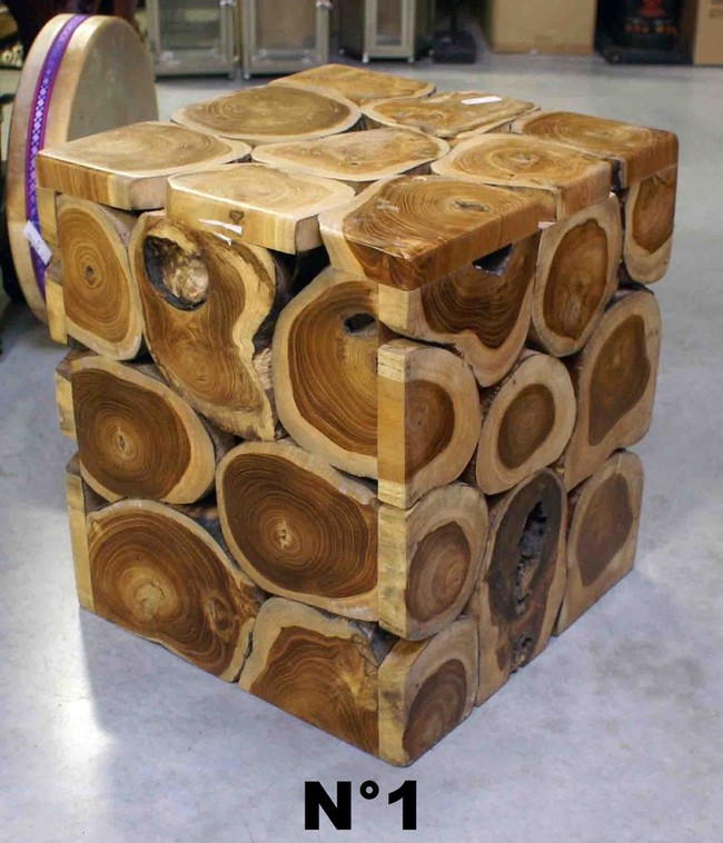 Petit tabouret ou assise en bois de teck et rondin