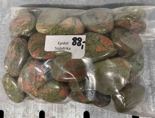 Epidote en galet au poids