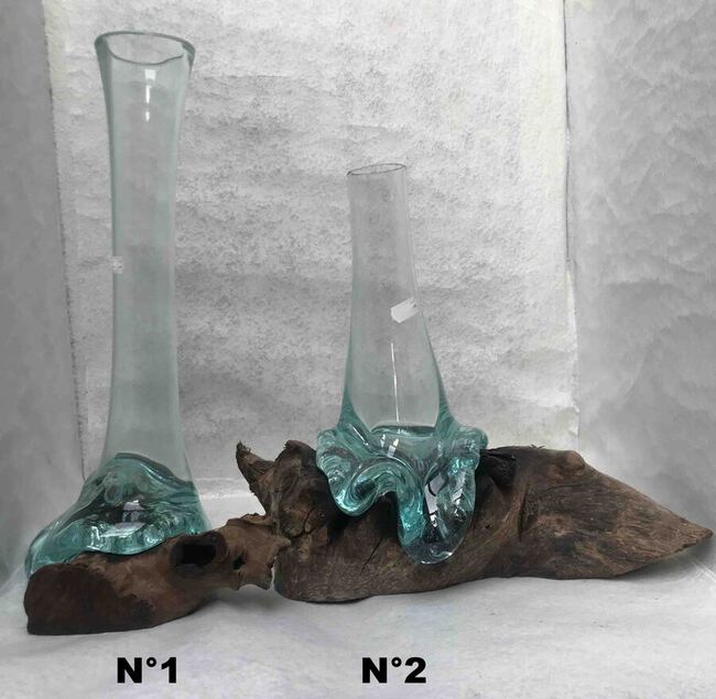 Grand porte plante en verre moul&eacute; sur une racine de bois de teck