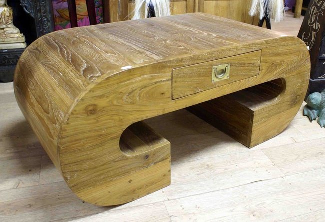 table basse en bois arrondie